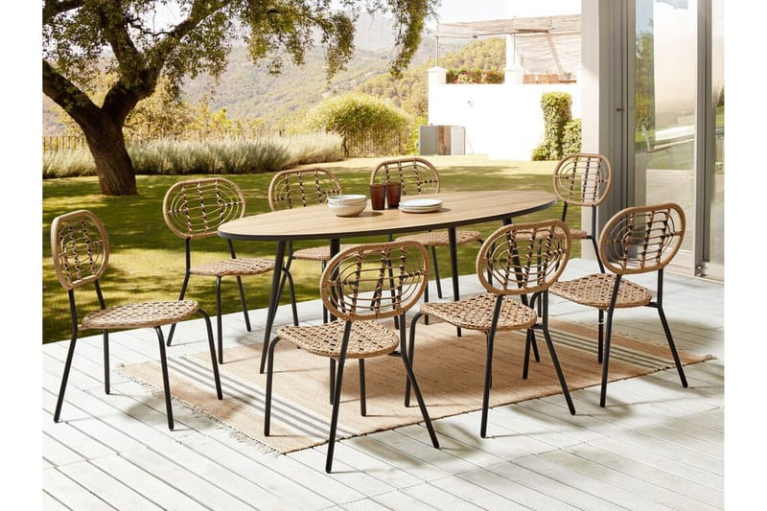 Uteplats med trädgård