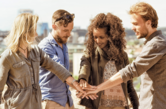 Hitta nya vänner i vuxen ålder? Här är platserna