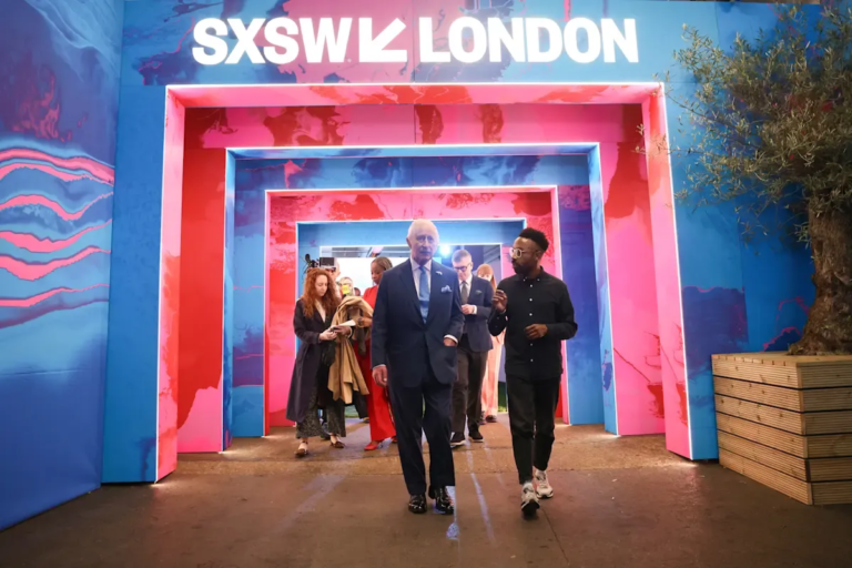SXSW London Boende och transport